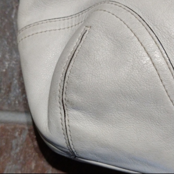 Coach all leatherB066-9544 off white cream buckle strap Soho satchel tote - Picture 4 of 11